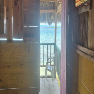 Hopedaje-Isla-Diablo-san-blas-Cabaña-de-madera-interna-2-sanblastrips507.com